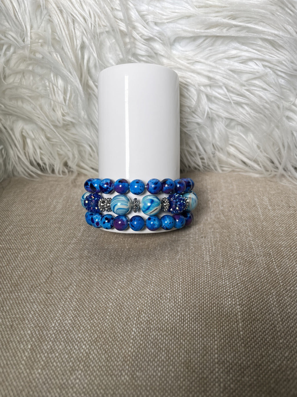 Ocean blue speckled and marbled bead bracelet set - side view