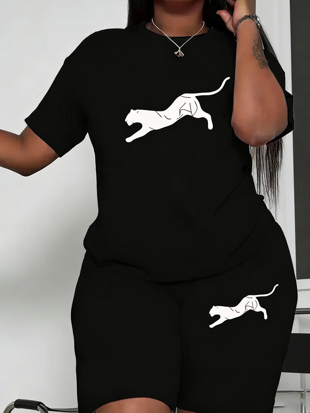Women's plus-size casual shorts set with running animal pattern print design, fashionable and comfortable