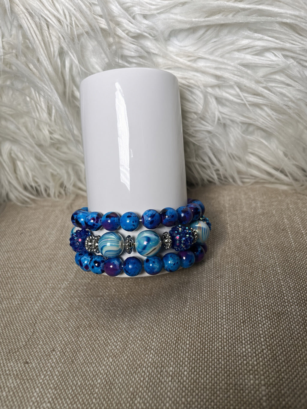 Ocean blue speckled and marbled bead bracelet set - front view